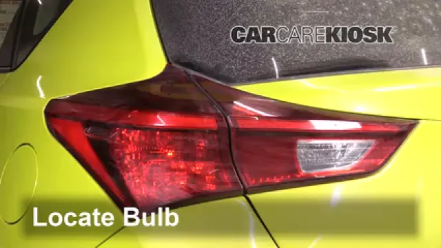 2017 Toyota Corolla iM 1.8L 4 Cyl. Éclairage Feux de marche arrière (remplacer une ampoule)